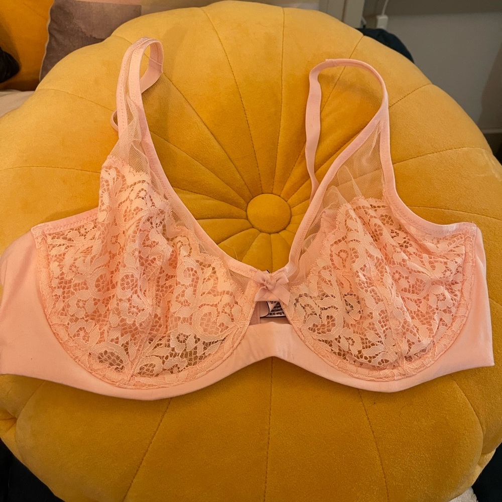 NWOT Victoria’s Secret 38D lace bra